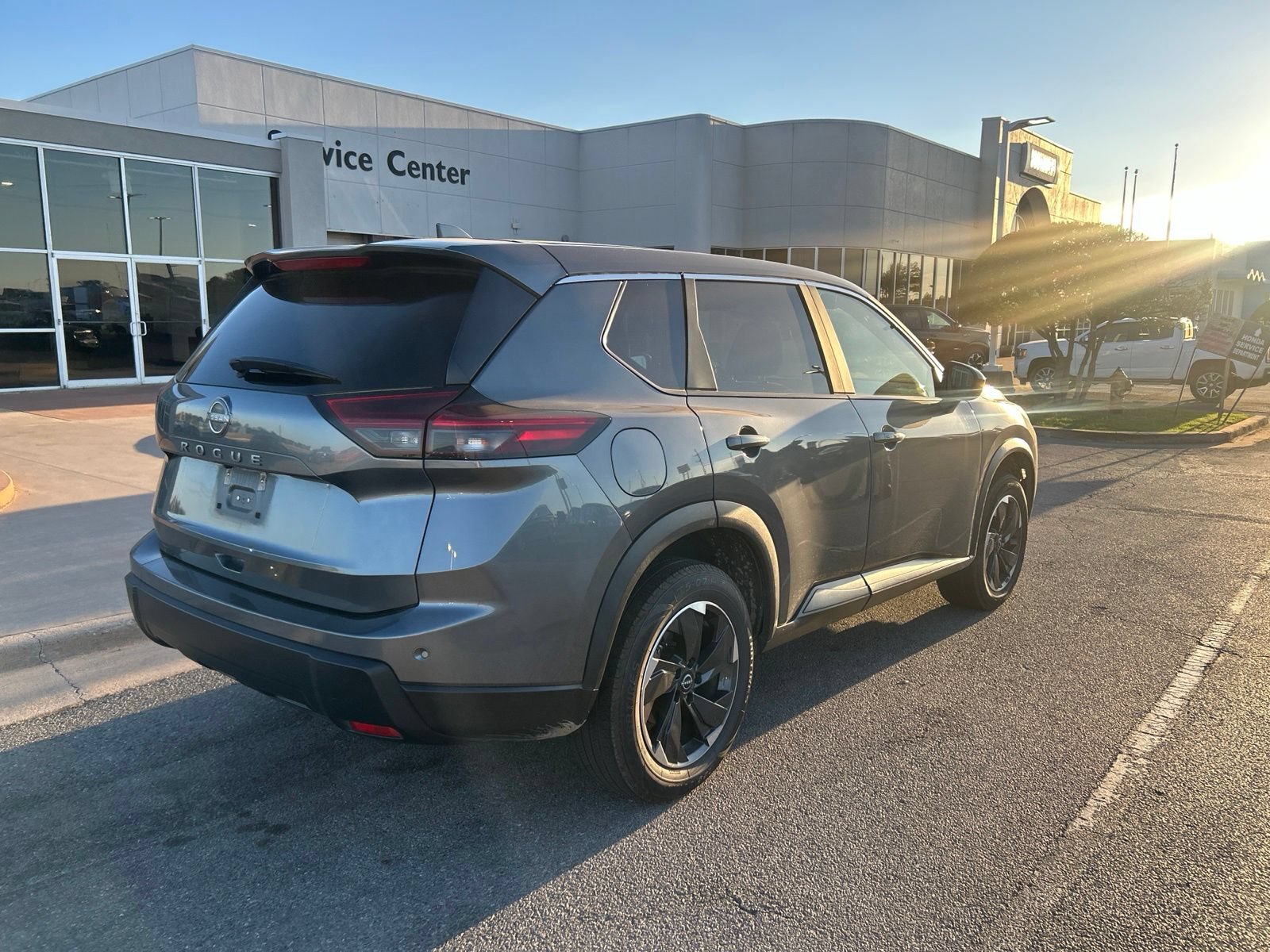 Used 2025 Nissan Rogue SV FWD image 5
