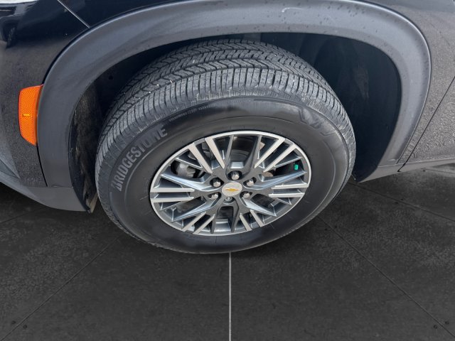 Used 2024 Chevrolet Traverse LT w/ Trailering Package FWD image 9