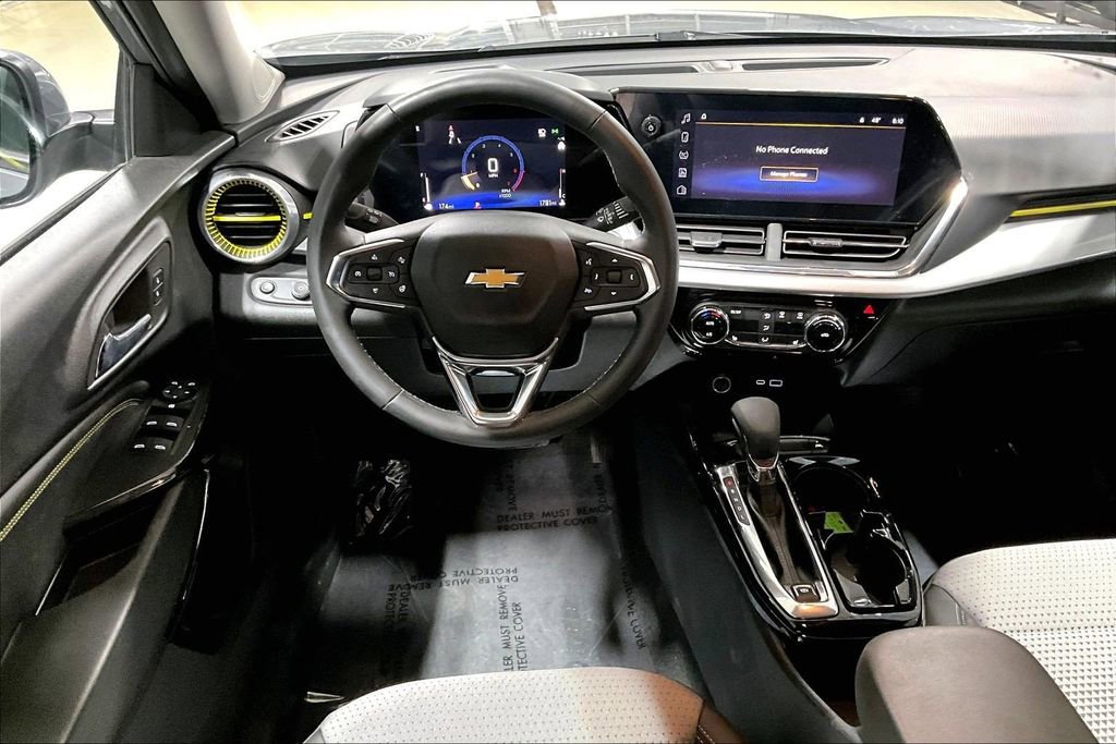 Used 2025 Chevrolet Trax LT w/ Driver Confidence Package image 5