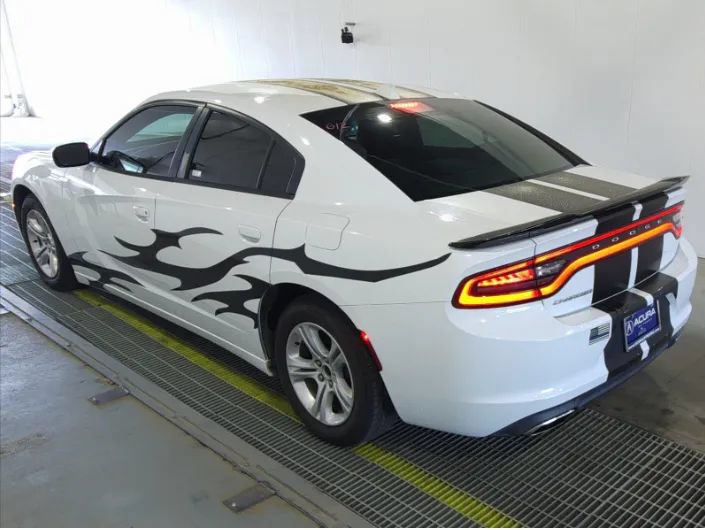 Used 2016 Dodge Charger SE RWD image 3