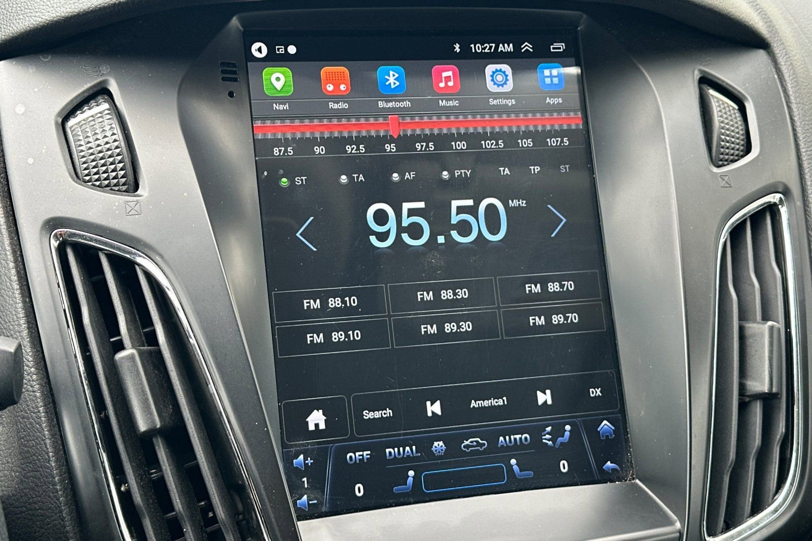 Certified 2018 Ford Focus SE FWD image 16