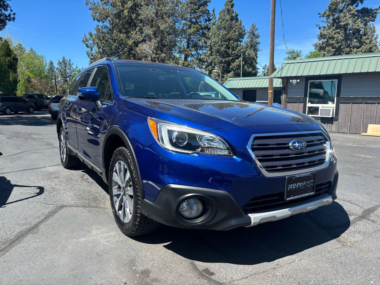 Used 2017 Subaru Outback 2.5i Touring AWD/4WD image 6