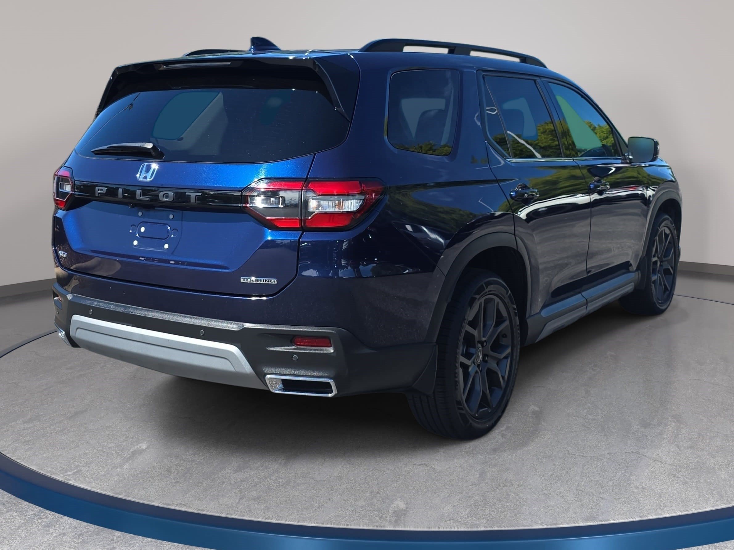 Certified 2024 Honda Pilot Touring image 5