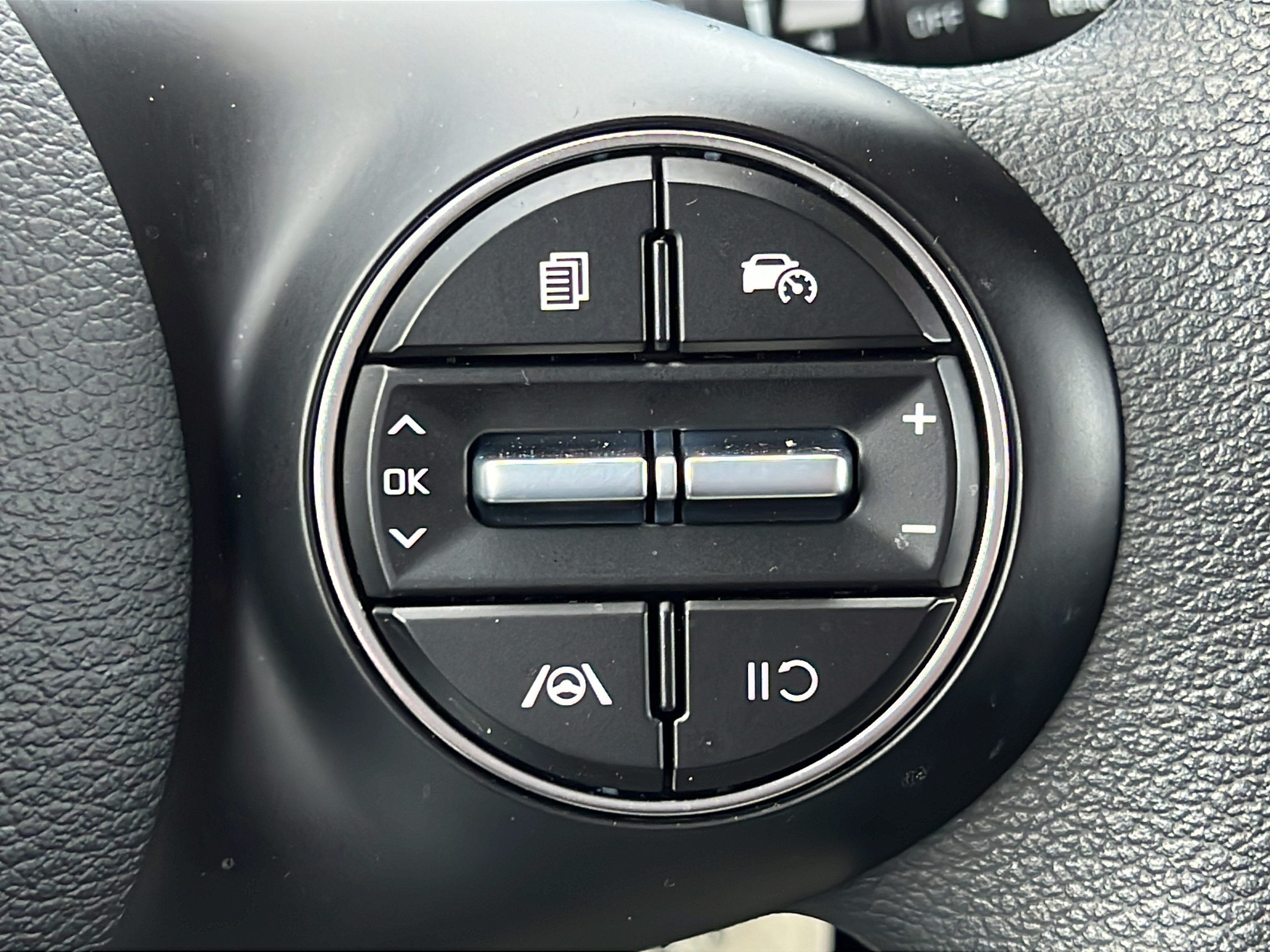 Certified 2025 Kia Soul LX w/ LX Technology Package FWD image 19