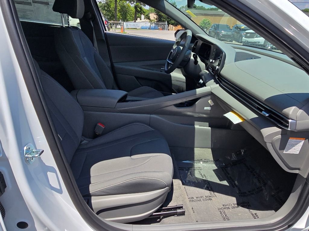 New 2025 Hyundai Elantra Blue image 12