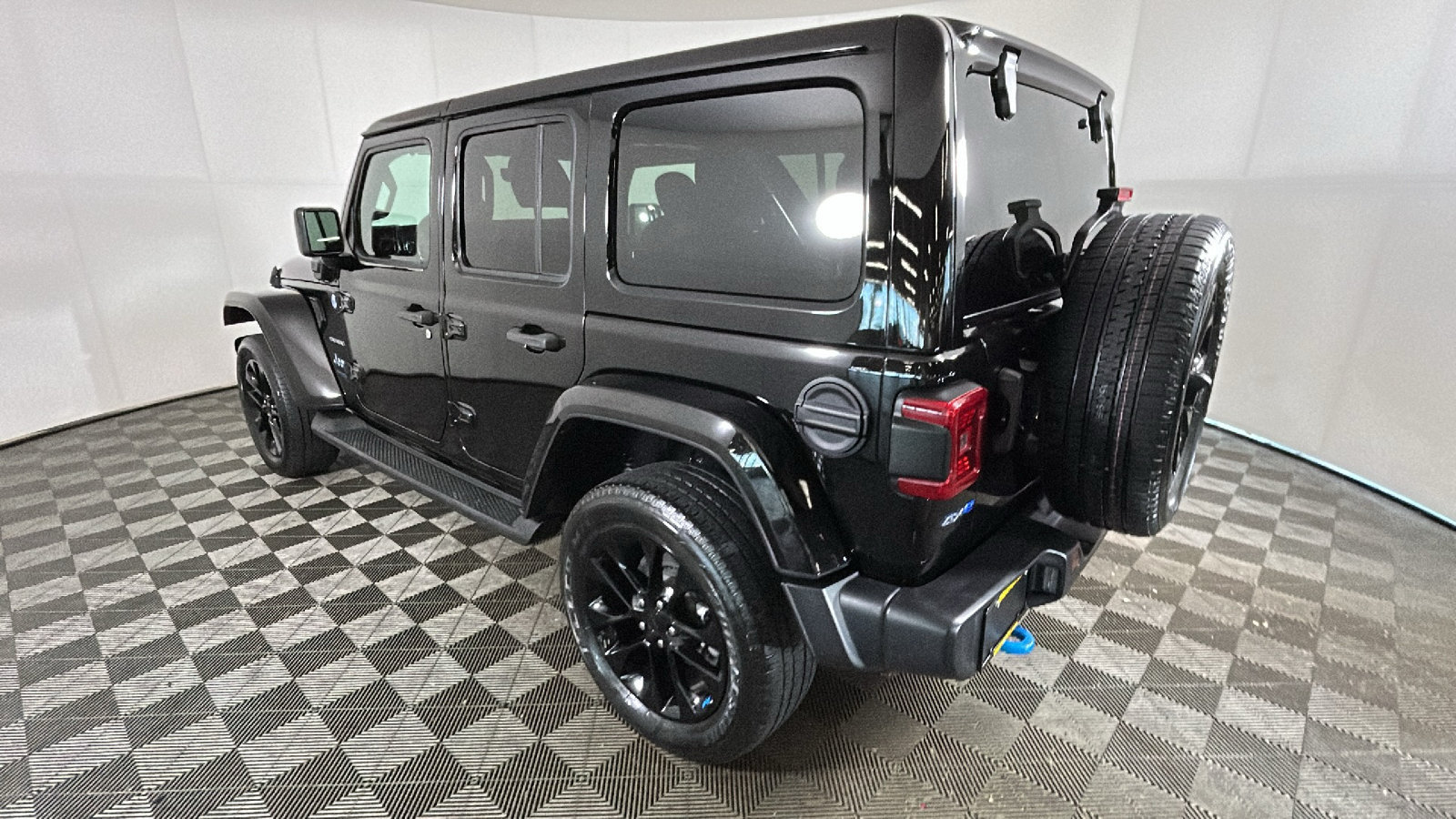 Used 2022 Jeep Wrangler Unlimited Sahara AWD/4WD image 5