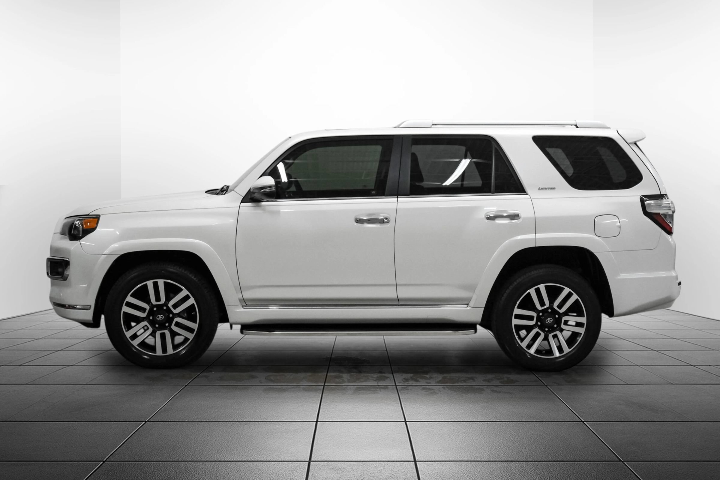 Used 2016 Toyota 4Runner Limited AWD/4WD image 12