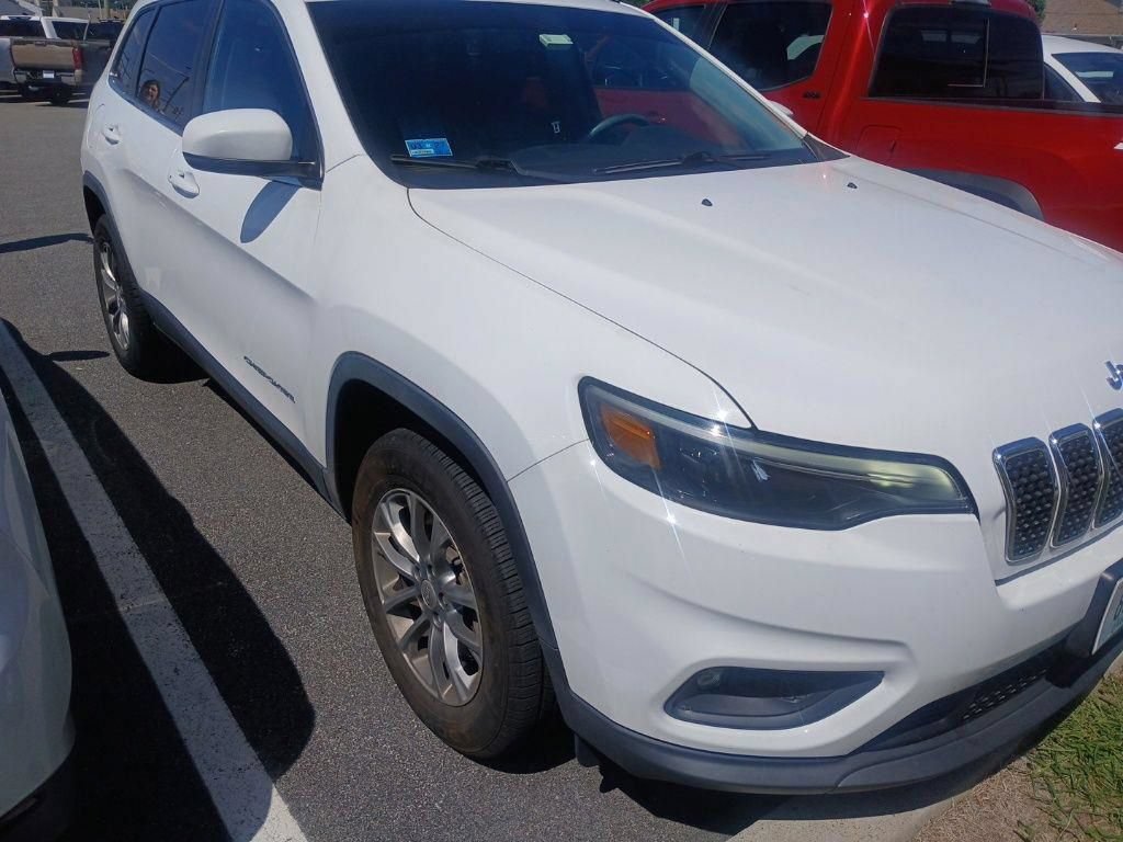 Used 2019 Jeep Cherokee Latitude Plus w/ Cold Weather Group AWD/4WD image 3