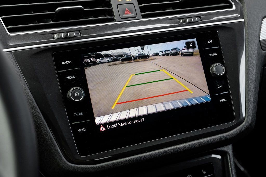Used 2022 Volkswagen Tiguan SE image 31