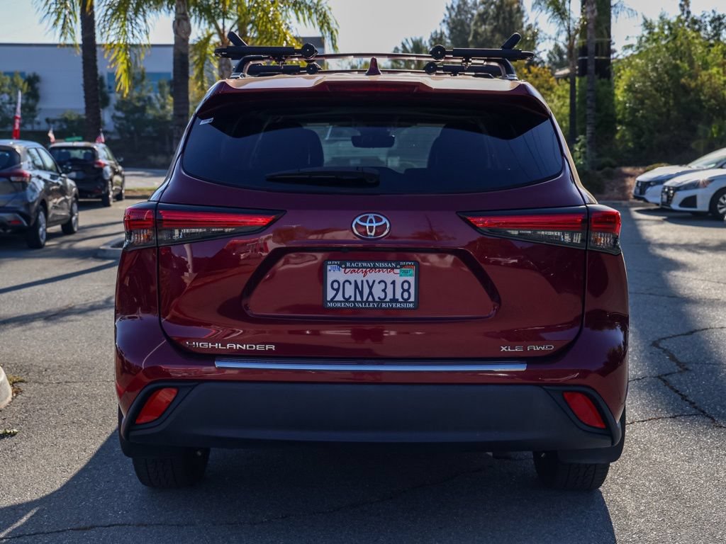 Used 2022 Toyota Highlander XLE AWD/4WD image 5
