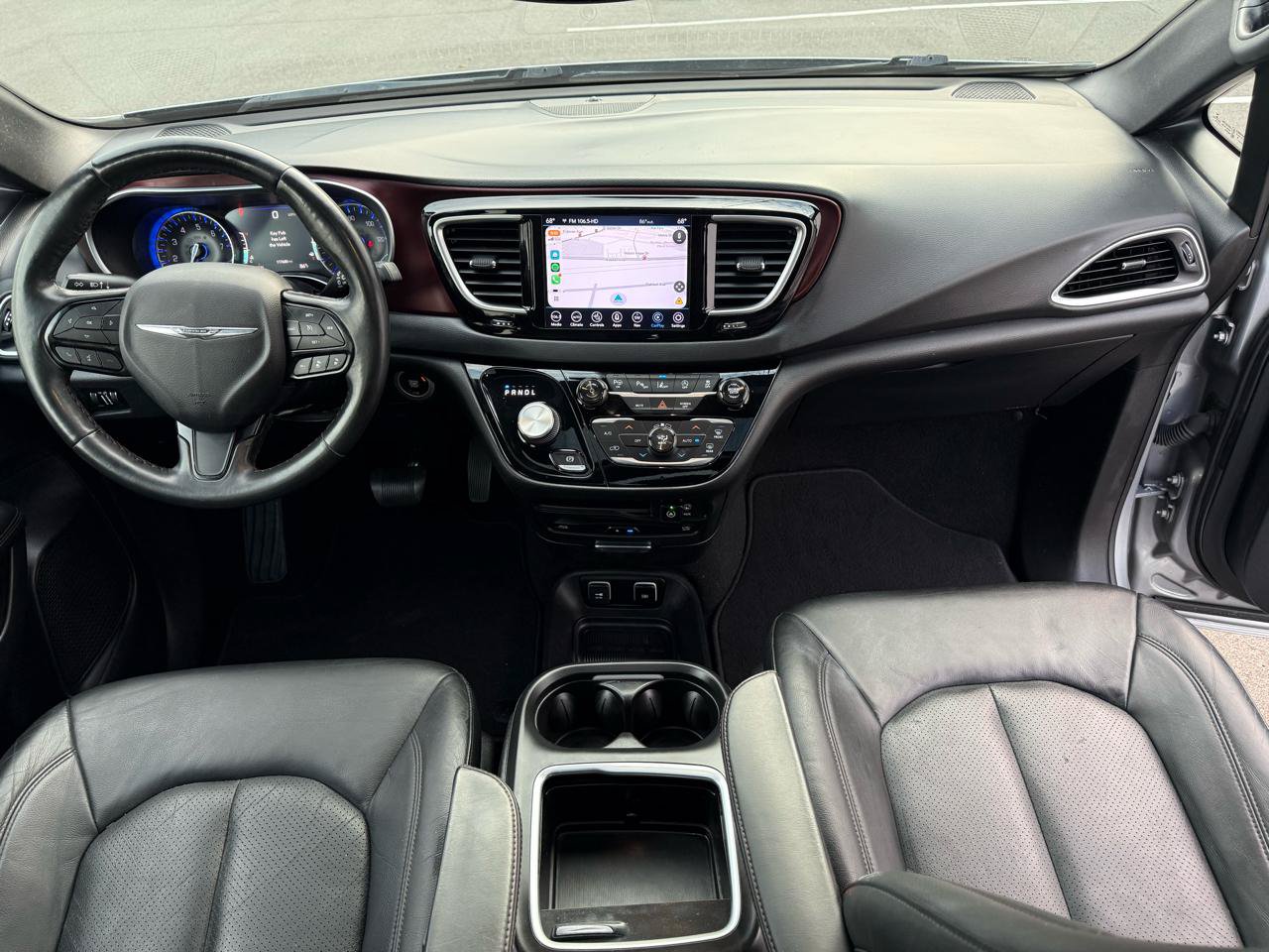 Used 2019 Chrysler Pacifica Touring-L FWD image 48