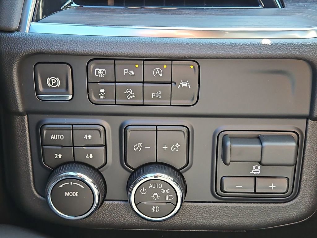 New 2026 Chevrolet Suburban Z71 w/ Comfort Package AWD/4WD image 10