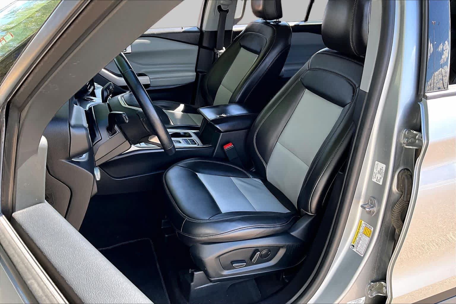 Certified 2022 Ford Explorer XLT w/ Equipment Group 202A RWD image 8