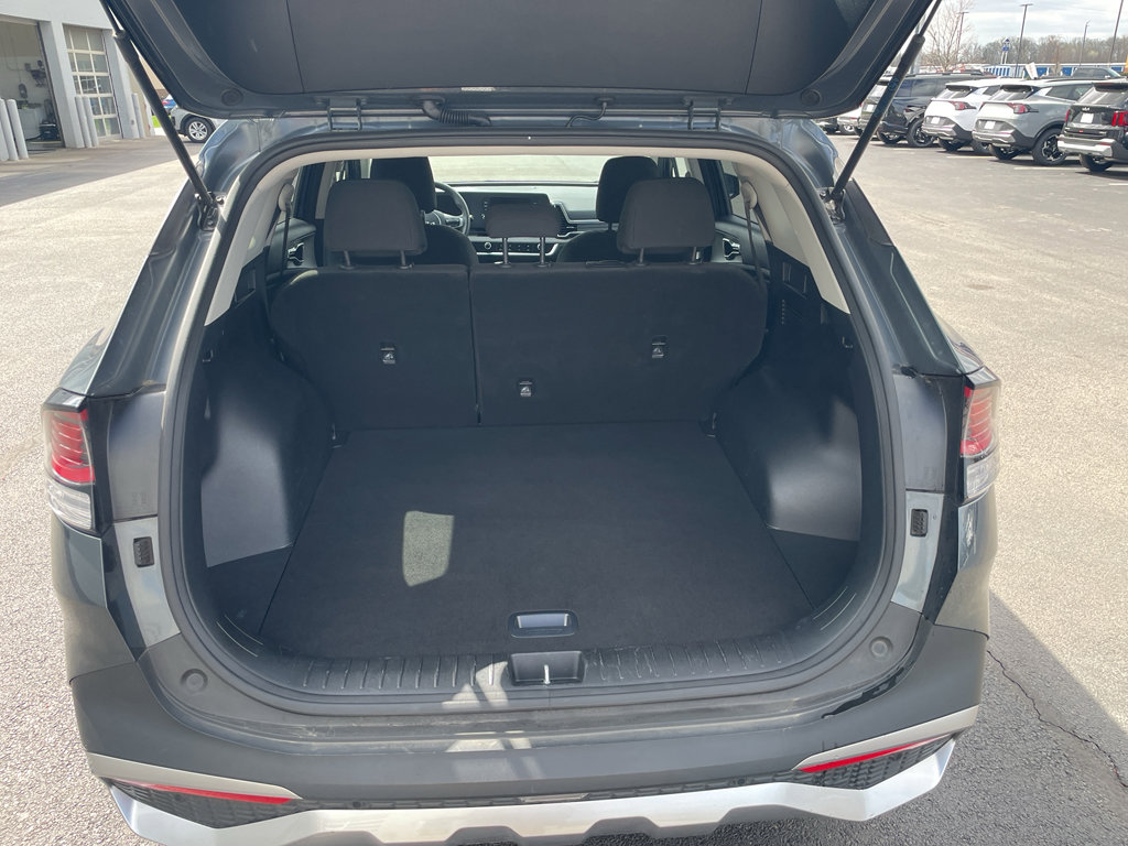 Used 2025 Kia Sportage LX image 9