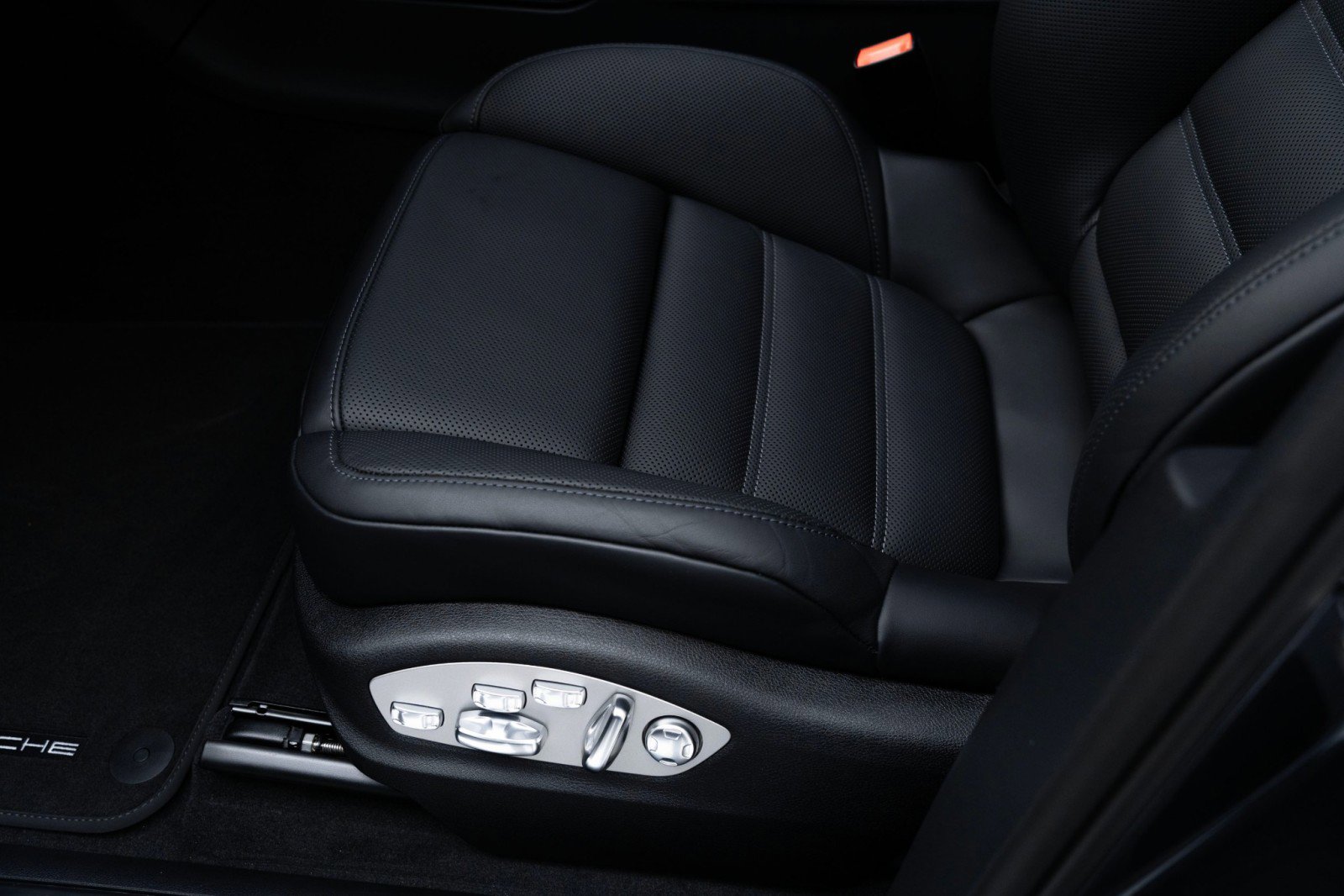 New 2025 Porsche Macan image 16