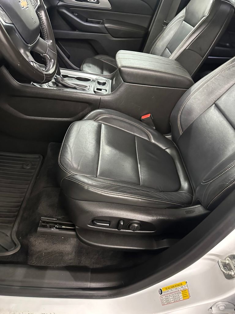 Used 2019 Chevrolet Traverse RS image 14
