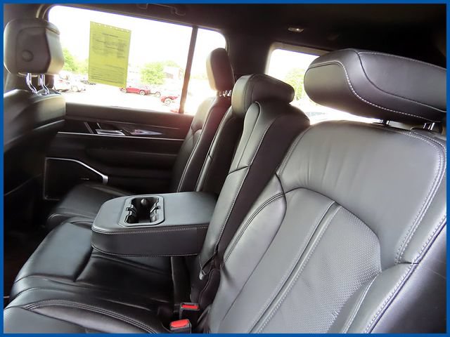 Used 2022 Jeep Wagoneer Series II AWD/4WD image 10