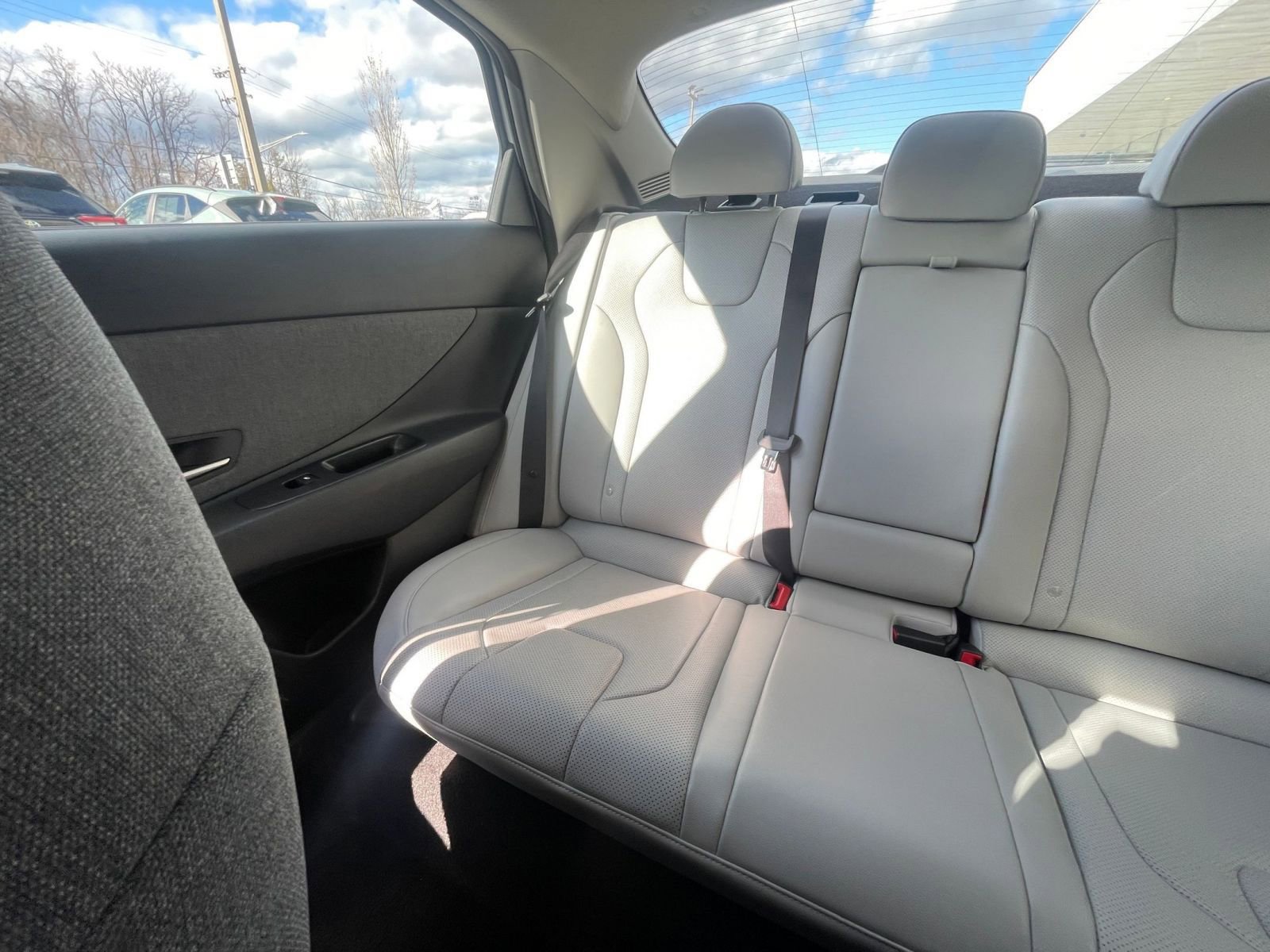 Used 2025 Hyundai Elantra Limited FWD image 39