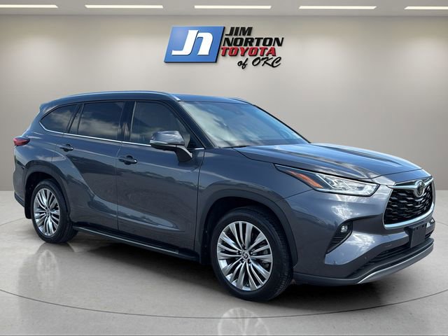Used 2023 Toyota Highlander Platinum FWD image 3
