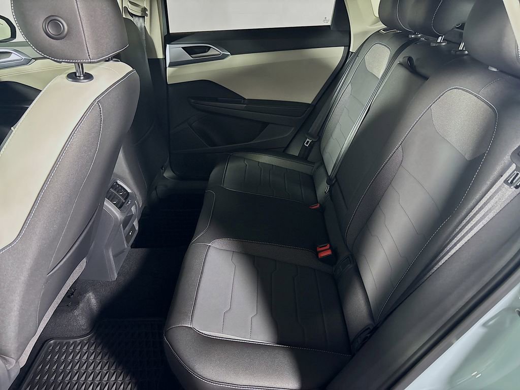 New 2025 Volkswagen Taos SE image 19