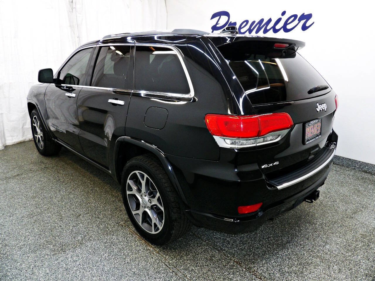 Used 2019 Jeep Grand Cherokee Overland AWD/4WD image 4