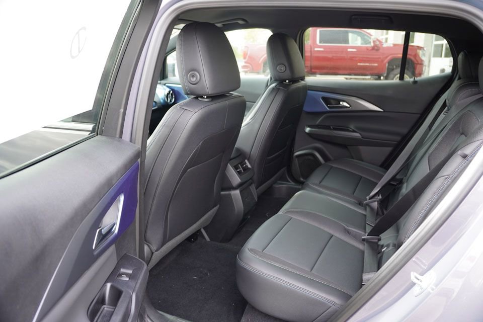 New 2026 Chevrolet Equinox EV LT AWD/4WD image 11