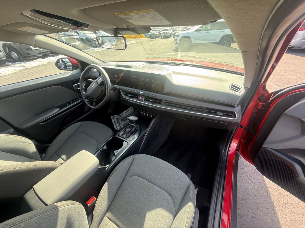 Used 2025 Kia K4 LXS image 13