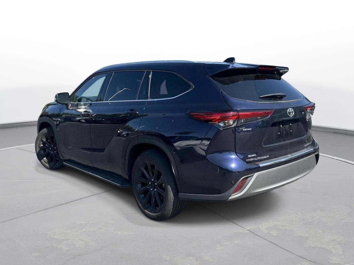 Used 2023 Toyota Highlander Platinum FWD image 8