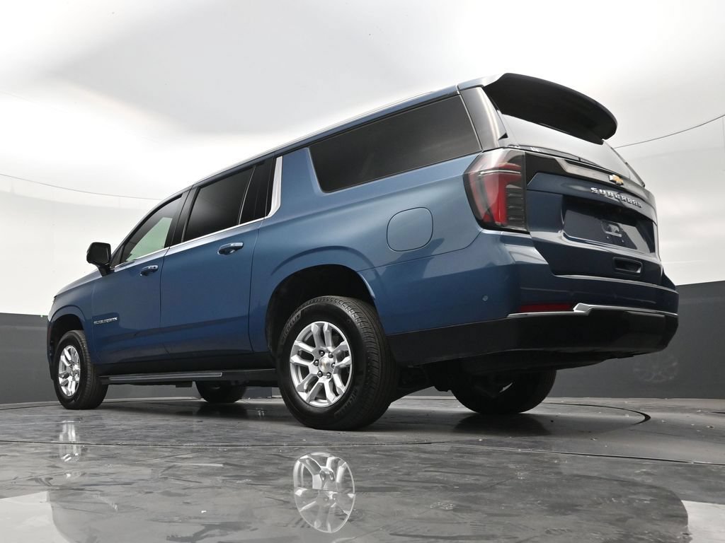 Used 2025 Chevrolet Suburban LS RWD image 24