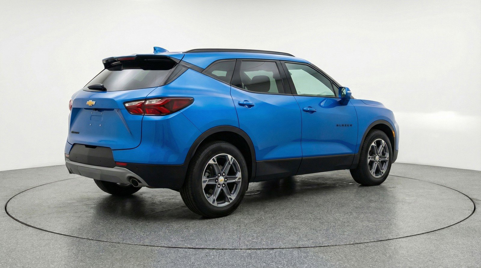Used 2025 Chevrolet Blazer LT FWD image 9