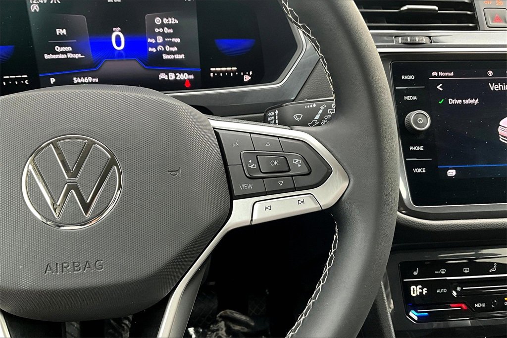 Used 2022 Volkswagen Tiguan SE image 24