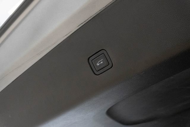 Used 2023 Chevrolet Traverse RS image 17