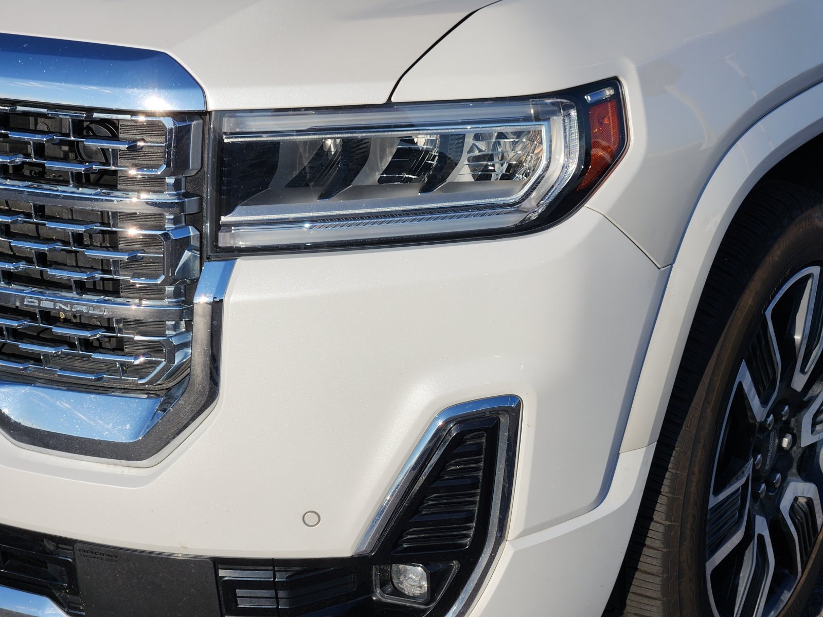 Used 2021 GMC Acadia Denali w/ Denali Technology Package FWD image 11