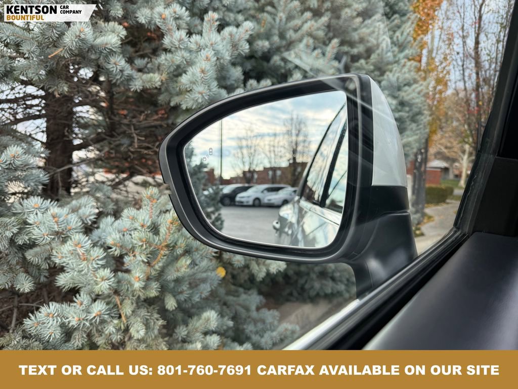 Used 2025 Nissan Pathfinder SV image 24