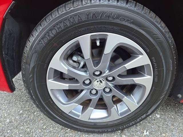 Used 2019 Toyota Prius Limited w/ Premium Convenience Package FWD image 8