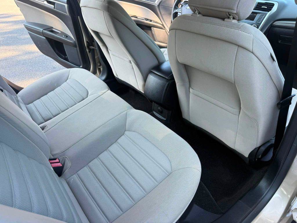 Used 2018 Ford Fusion S FWD image 16