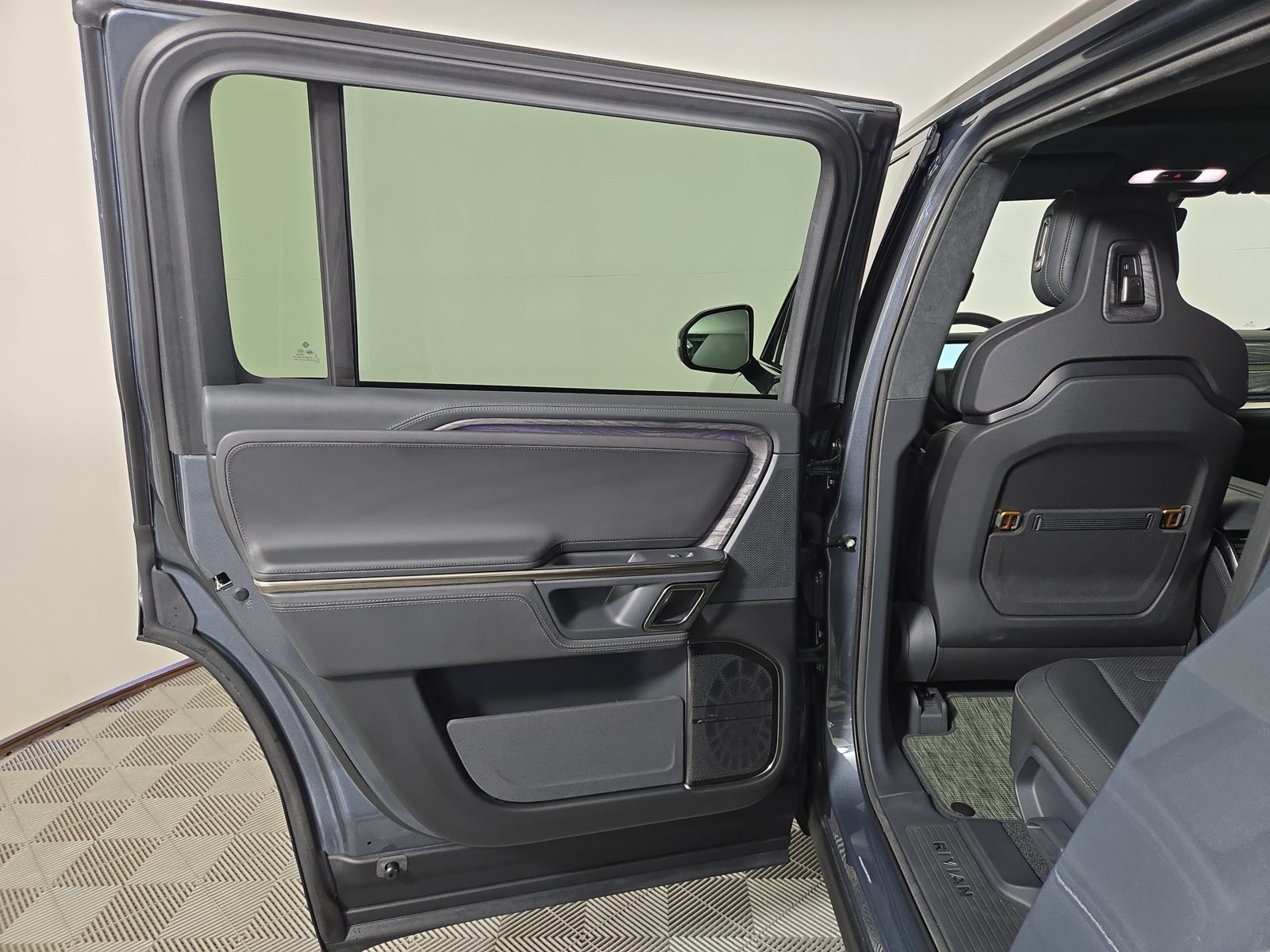 Used 2022 Rivian R1S Launch Edition Quad AWD/4WD image 17