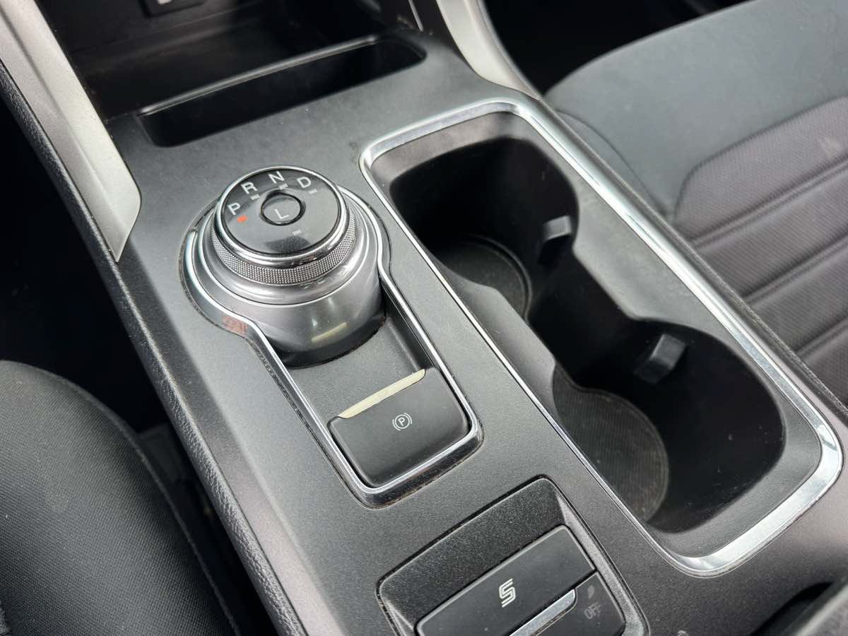 Used 2020 Ford Fusion SE FWD image 31