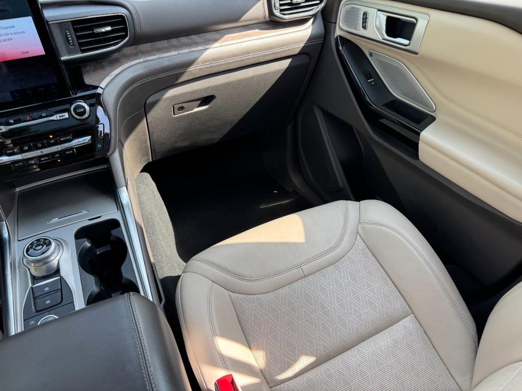 Used 2022 Ford Explorer Platinum w/ Equipment Group 601A image 16