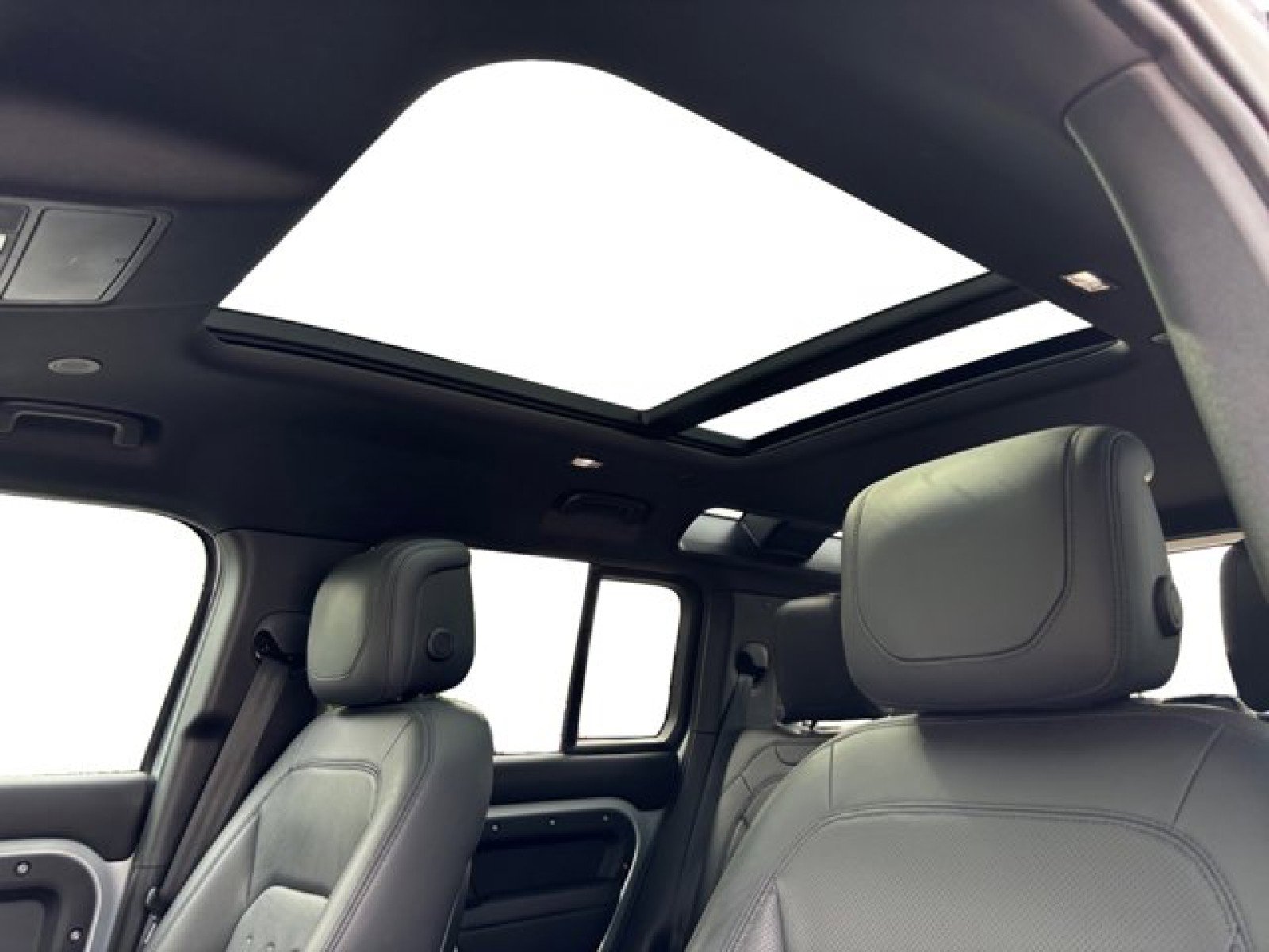 Certified 2022 Land Rover Defender 110 XS Edition image 12