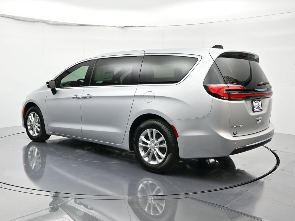 New 2026 Chrysler Pacifica Select image 8