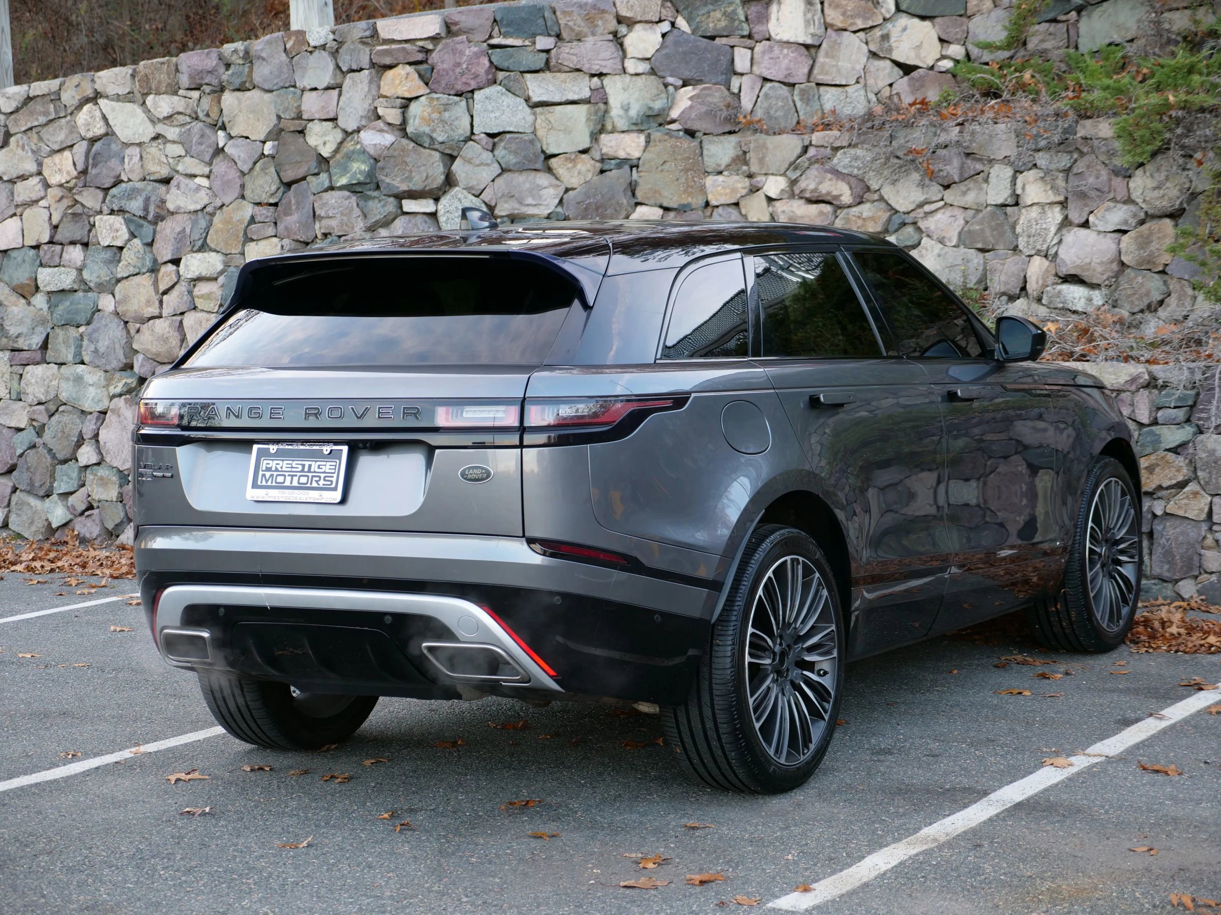 Used 2018 Land Rover Range Rover Velar R-Dynamic HSE image 9