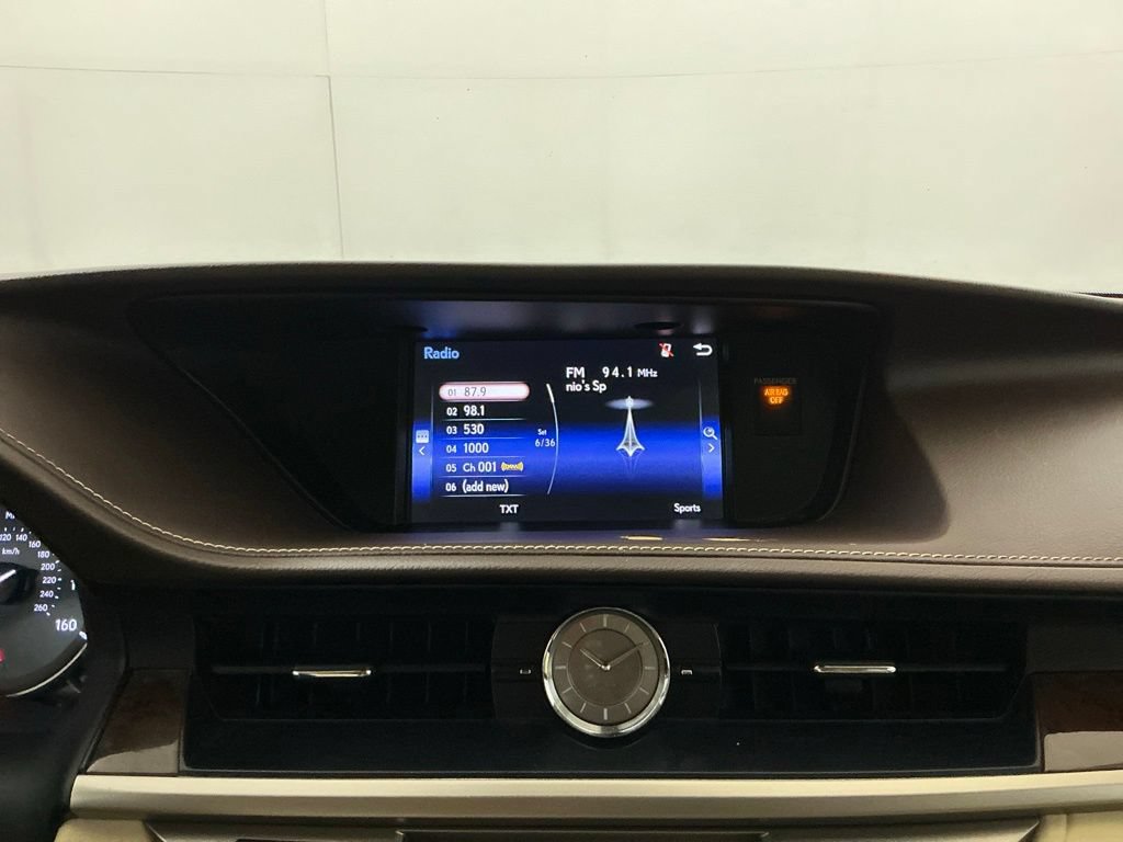 Used 2016 Lexus ES 350 w/ Premium Package w/Wood Trim FWD image 10