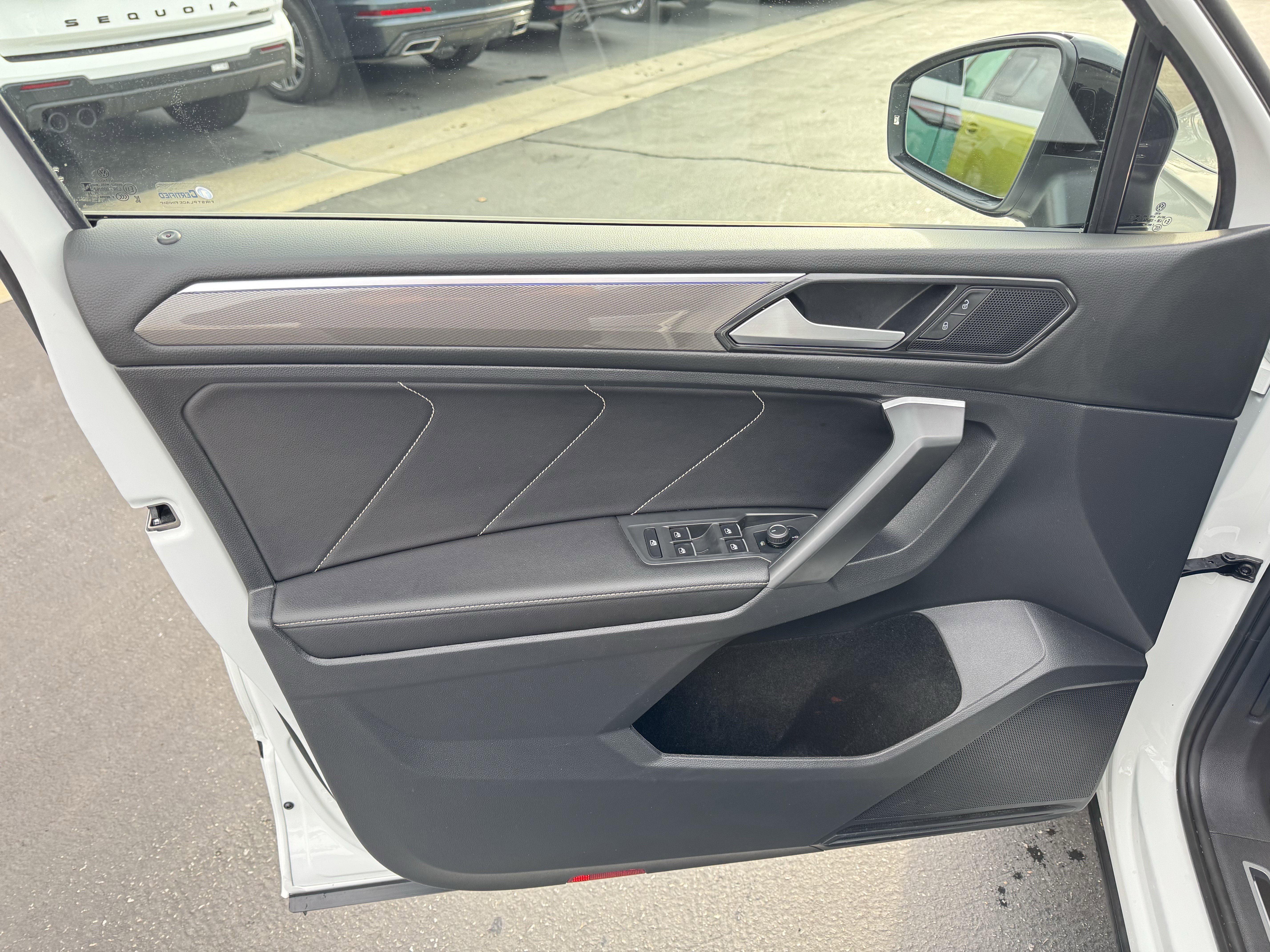 Used 2023 Volkswagen Tiguan SE R-Line image 13