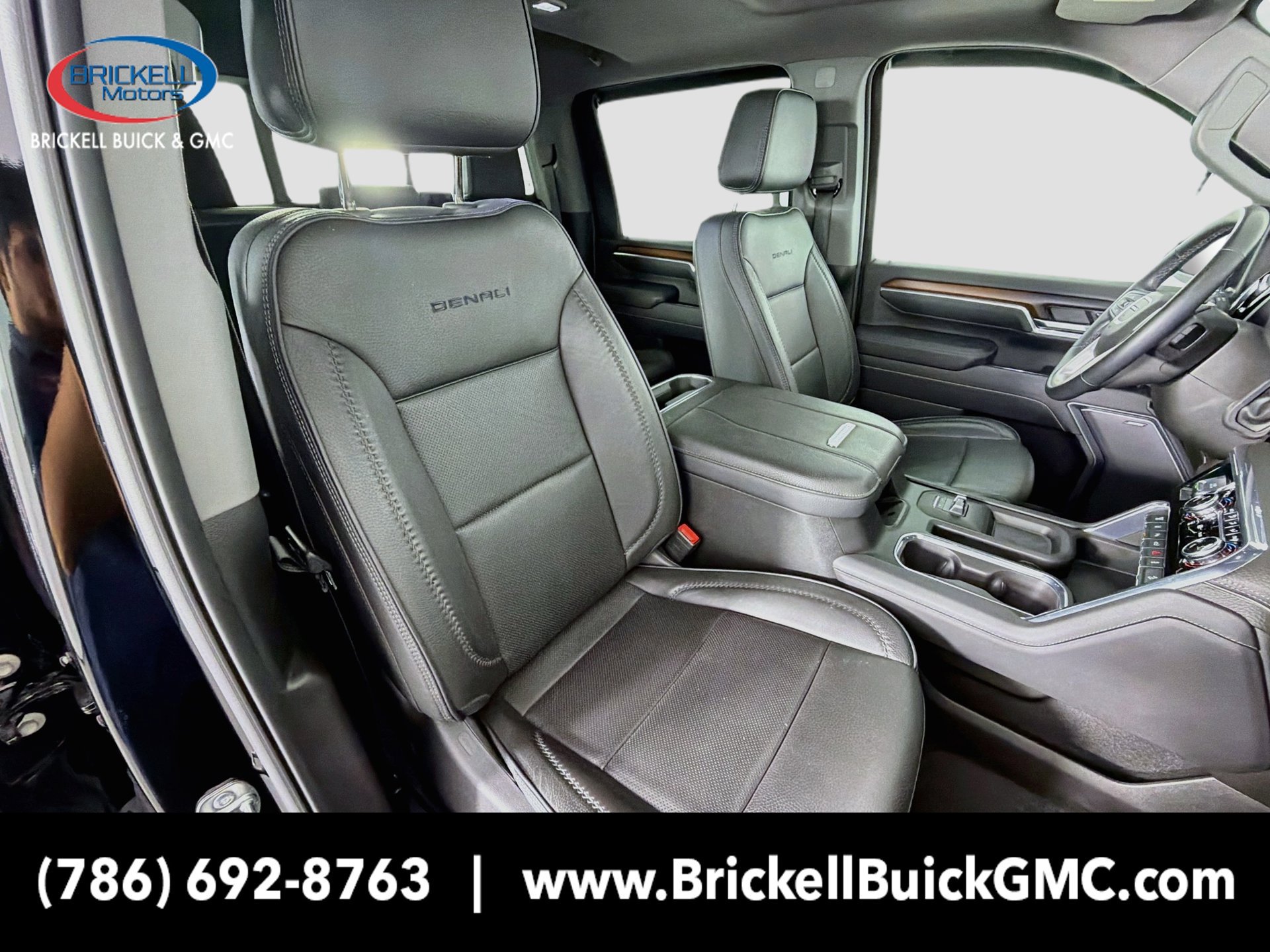 Used 2025 GMC Sierra 2500 Denali w/ Denali Reserve Package AWD/4WD image 17