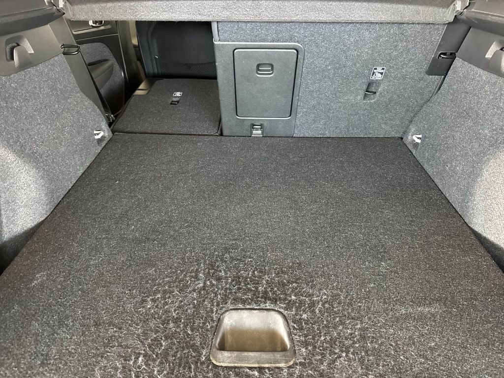Certified 2023 Volvo XC40 Recharge Core image 14