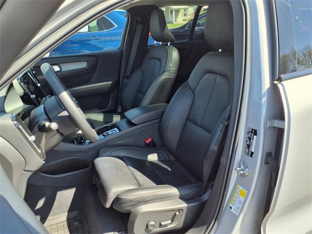 Used 2023 Volvo XC40 B5 Plus w/ Protection Package Premier image 16