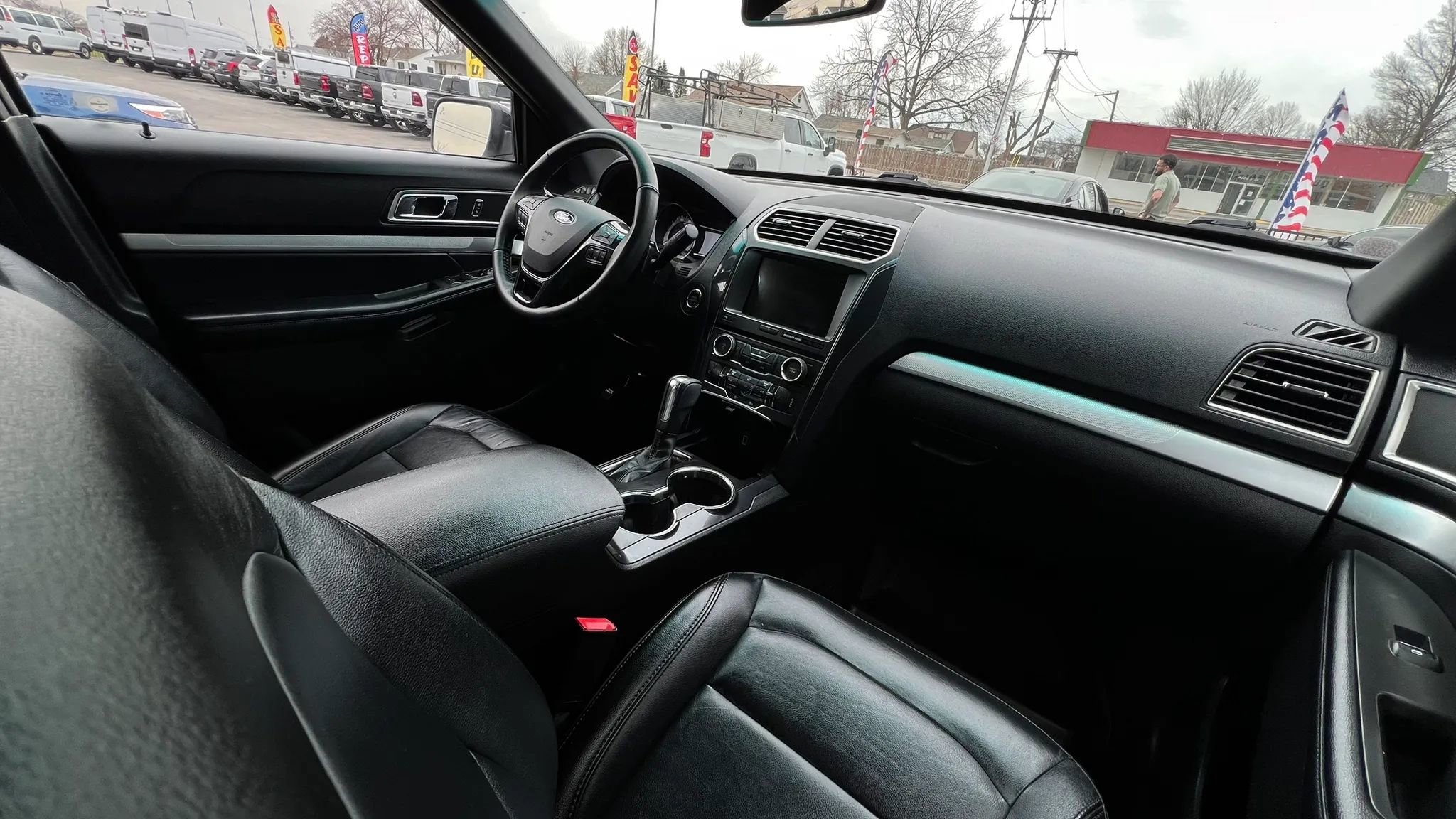 Used 2017 Ford Explorer XLT w/ Equipment Group 202A image 31