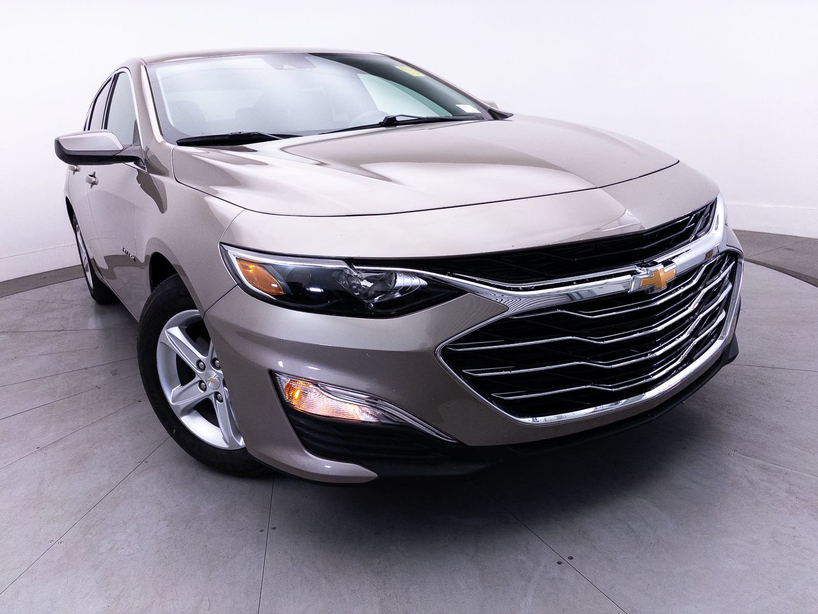 Used 2024 Chevrolet Malibu LS FWD image 3
