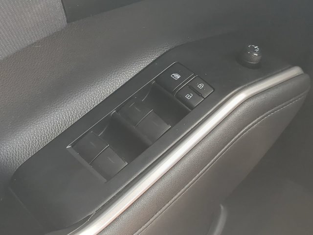 Used 2021 Toyota Highlander LE FWD image 22